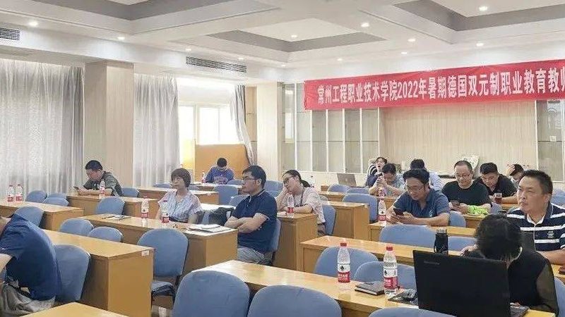 根据培训目标，企业应选择与之匹配的培训内容。这包括但不限于以下方面：